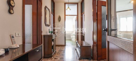 2 bedrooms Villa in Marnate, Italy No. 263559 8