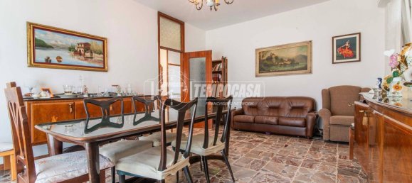 2 bedrooms Villa in Marnate, Italy No. 263559 4