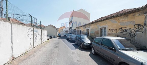 9 bedrooms Building in Lisbon, Portugal No. 70368 6