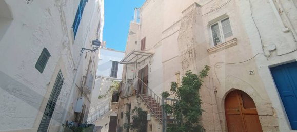 Дом с 2 комнатами в Полиньяно а Маре, Италия № 24000 2