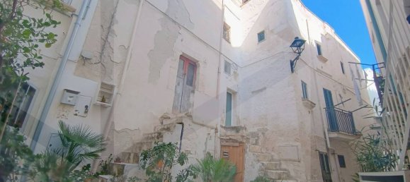 Дом с 2 комнатами в Полиньяно а Маре, Италия № 24000 10