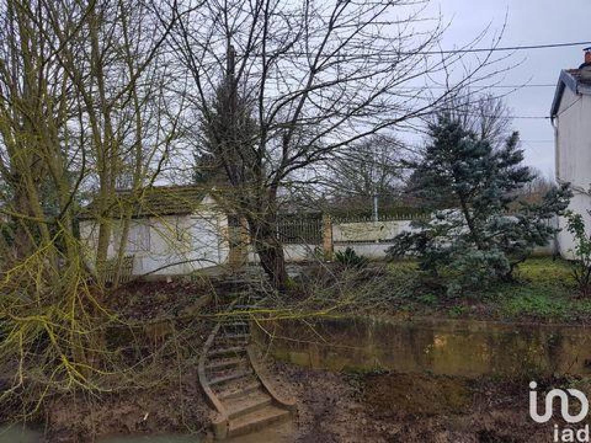  محل تجاري في Esbly, France 17متر مربع رقم 19615