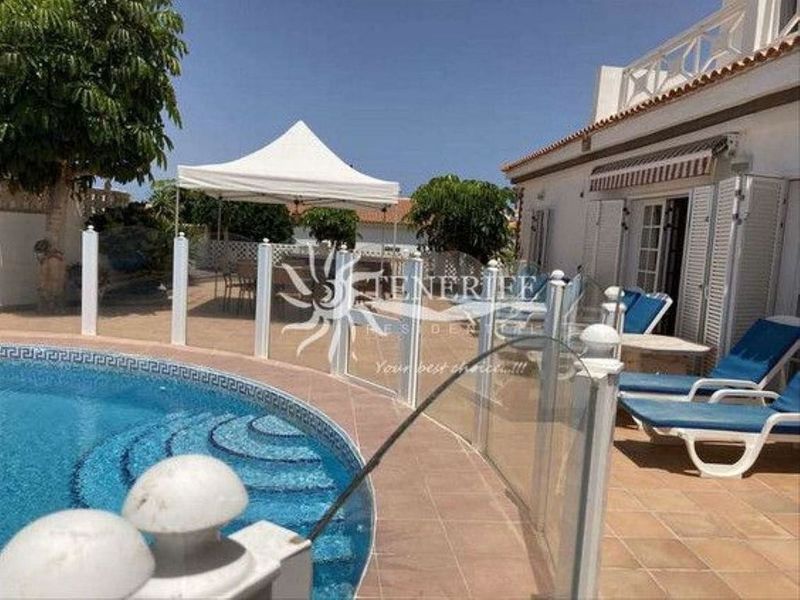 5 bedrooms Villa in Adeje, Spain No. 229529