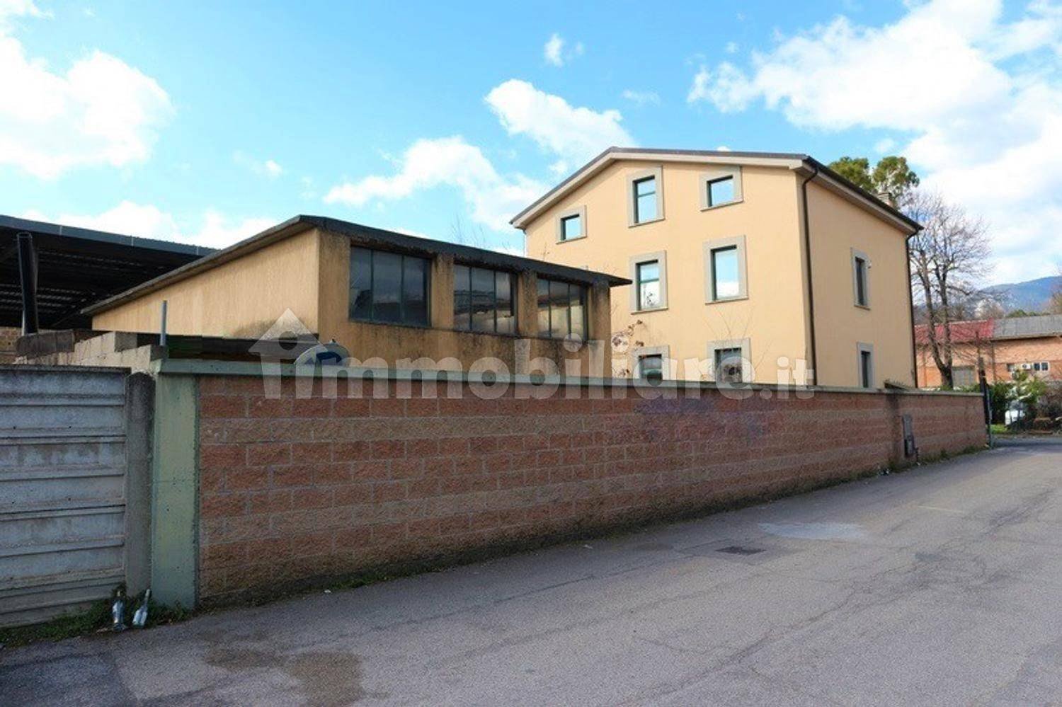 666m² Office in Terni, Italy No. 348952