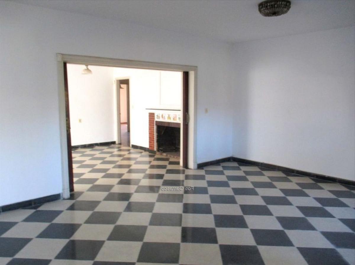 Дом с 3 спальнями в Монтевидео, Уругвай № 9962