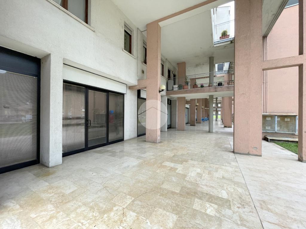 3-Zimmer Gewerbliche Immobilie in Roncadelle, Italy, Nr. 159202