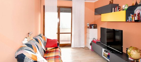 3 rooms Apartment in Legnano, Italy No. 18487 2