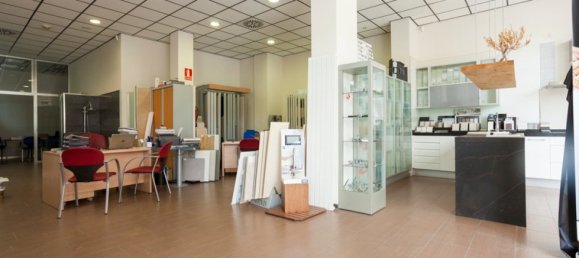 842m² Commercial property in Zaragoza, Spain No. 63754 2