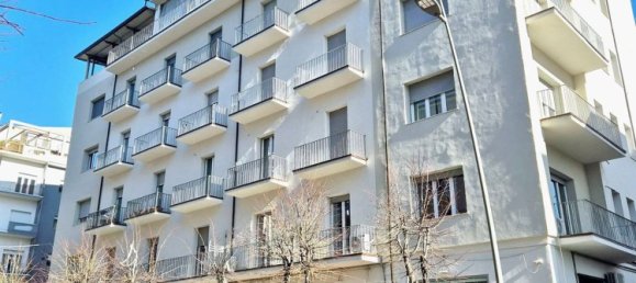 5 rooms Apartment in Cosenza, Italy No. 118332 2