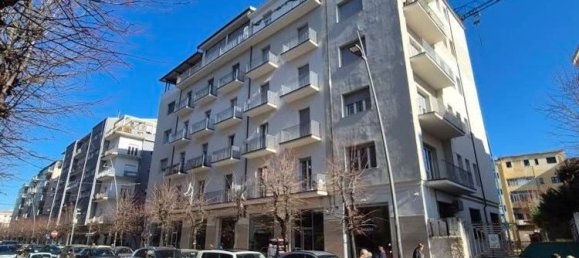 5 rooms Apartment in Cosenza, Italy No. 118332 4