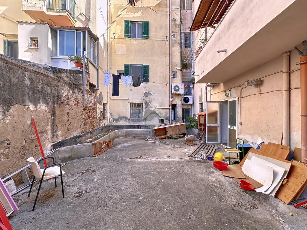 2 rooms Warehouse in Livorno, Italy No. 314486