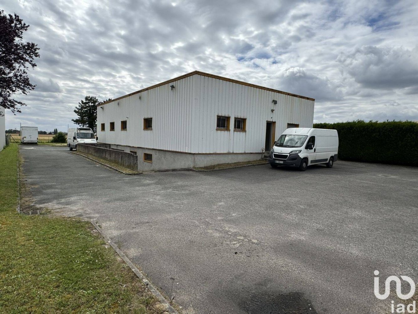 500m² Commercial property in La Chapelle-Saint-Mesmin, France No. 249740