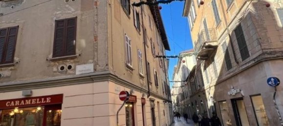 7 rooms Apartment in Como, Italy No. 12831 2