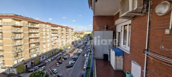 2 bedrooms Apartment in Rome, Italy No. 350230 6