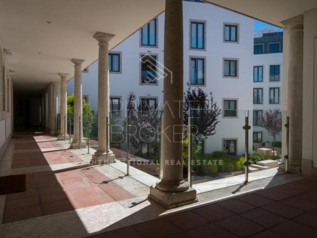 3 bedrooms Apartment in Lisbon, Portugal No. 5408