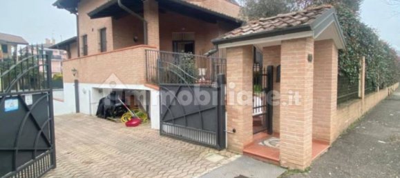 4 bedrooms Villa in Motta Visconti, Italy No. 74839 2