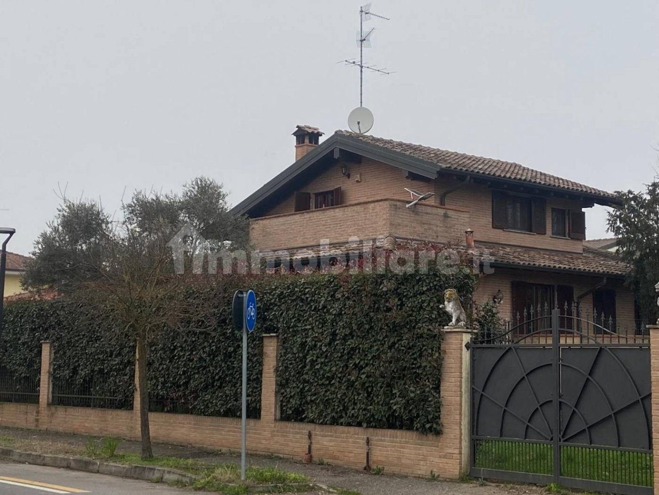 4 bedrooms Villa in Motta Visconti, Italy No. 74839