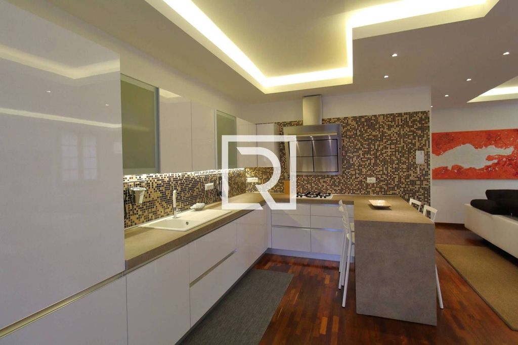 3 bedrooms Villa in Ravenna, Italy No. 221424