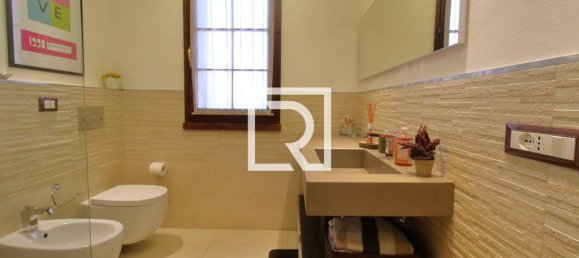 3 bedrooms Villa in Ravenna, Italy No. 221424 9