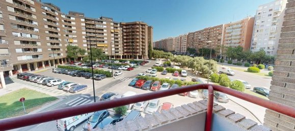 4 bedrooms Apartment in Zaragoza, Spain No. 155652 9