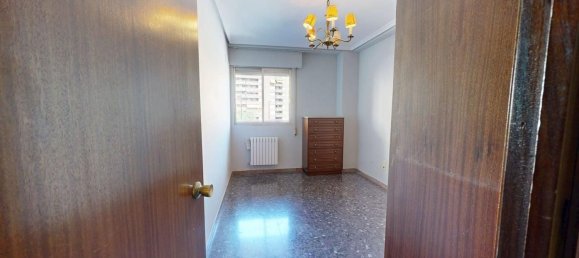 4 bedrooms Apartment in Zaragoza, Spain No. 155652 16