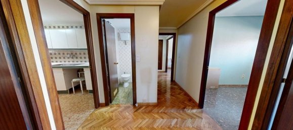 4 bedrooms Apartment in Zaragoza, Spain No. 155652 15