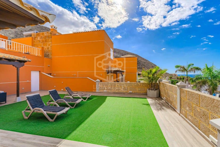 4 bedrooms Villa in Arona, Spain No. 16382