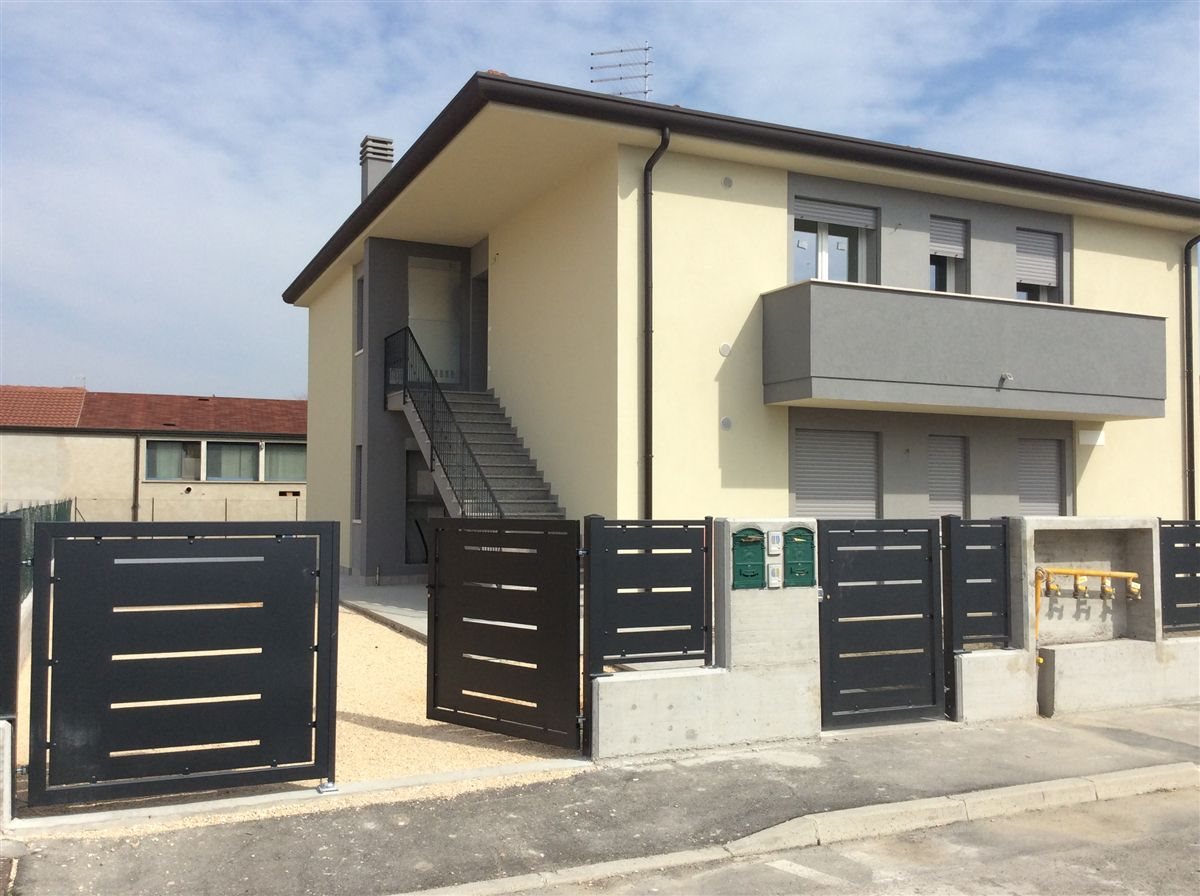 2 غرف نوم شقة في Gavello, Italy رقم 225414