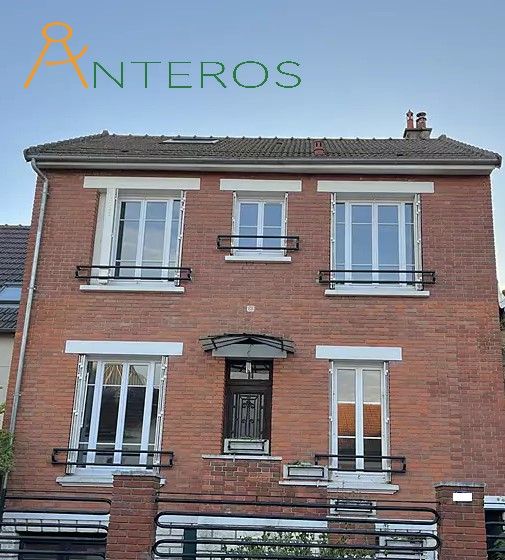 Casa de 3 dormitorios en Clamart, France No. 188311