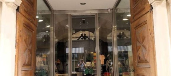 4-salle Propriété commerciale à Rivoli, Italy No. 290055 6