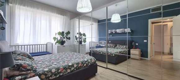 3 bedrooms Apartment in Modena, Italy No. 327215 9