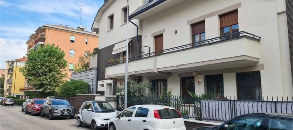 3 bedrooms Apartment in Modena, Italy No. 327215 29