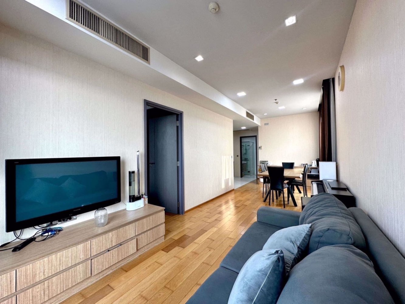 2 bedrooms Condo in Khlong Toei, Thailand No. 5570