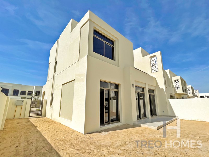 4 bedrooms Villa in Town Square, UAE No. 28588