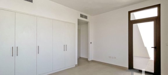 4 bedrooms Villa in Town Square, UAE No. 28588 8