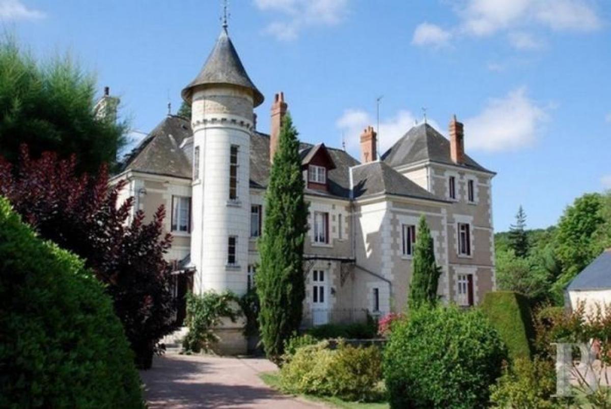 15 bedrooms House in Tours, France No. 2246