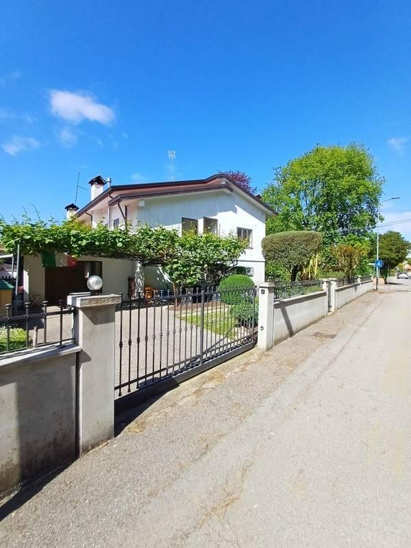 Дом с 7 комнатами в Порденоне, Италия № 177863