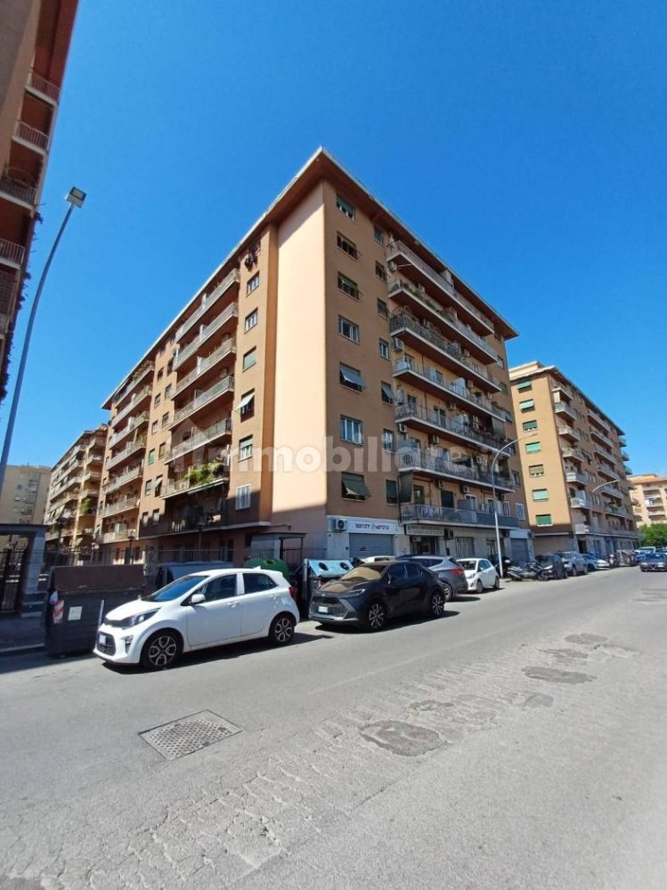 2 bedrooms Apartment in Rome, Italy No. 276373