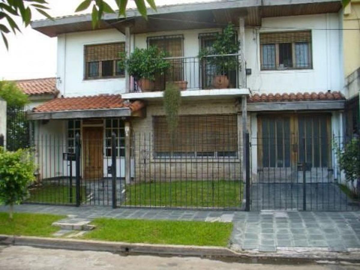 4 bedrooms House in Tres de Febrero, Argentina No. 76925