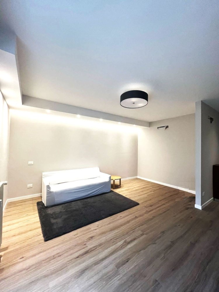 5-Zimmer Wohnung in Milan, Italy, Nr. 305235