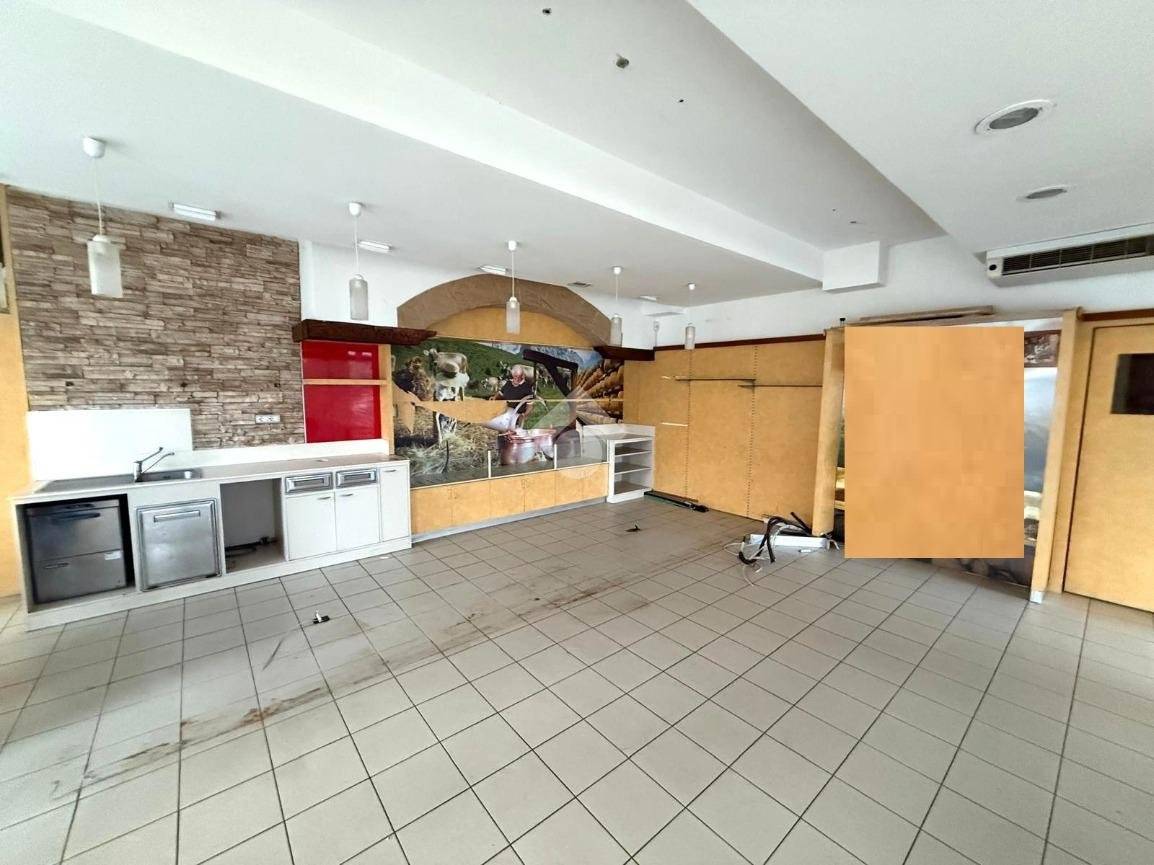 115m² Commercial property in Campodoro, Italy No. 264673