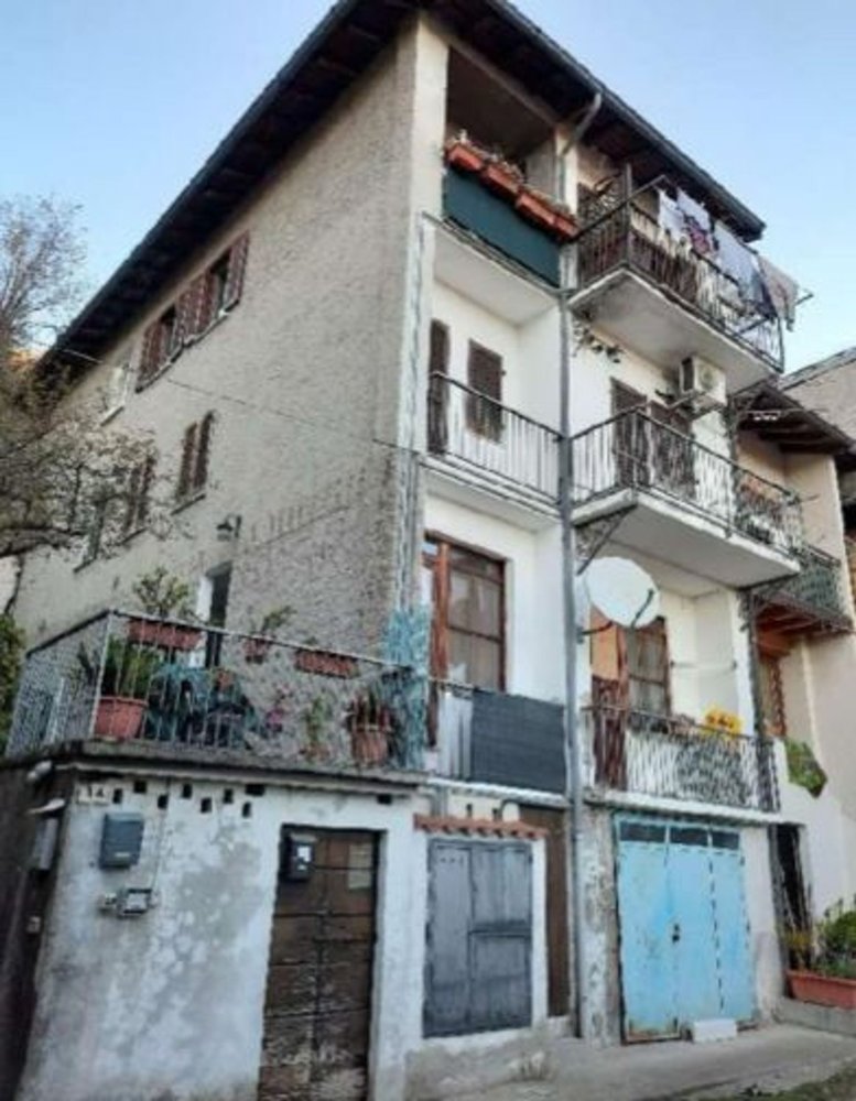 3 rooms Apartment in Caravate, Italy No. 198977