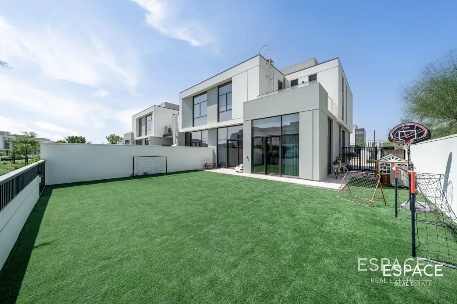 4 chambres maison de ville à vendre à Al Furjan, Dubai, UAE № 105845