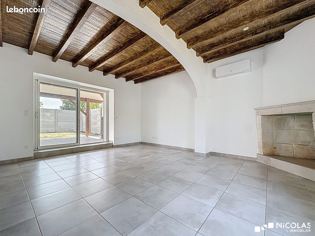 Casa de 3 dormitorios en Lignan-de-Bordeaux, France No. 335487