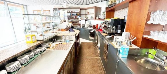 Gewerbliche Immobilie in Saronno, Italy 210m², Nr. 158656 6