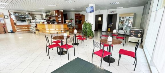 Gewerbliche Immobilie in Saronno, Italy 210m², Nr. 158656 11