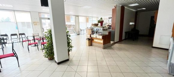 Gewerbliche Immobilie in Saronno, Italy 210m², Nr. 158656 7