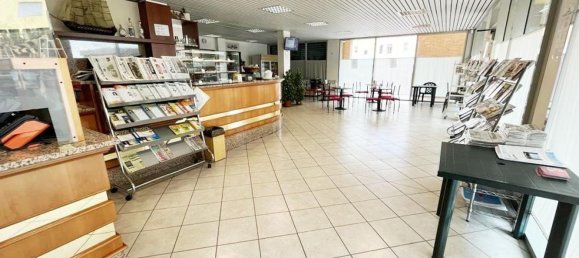 Gewerbliche Immobilie in Saronno, Italy 210m², Nr. 158656 4