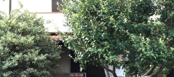 Вилла с 7 комнатами в Пьетрасанта, Италия № 171144 2