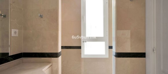 Apartamento de 3 dormitorios en Marbella, Spain No. 138934 33